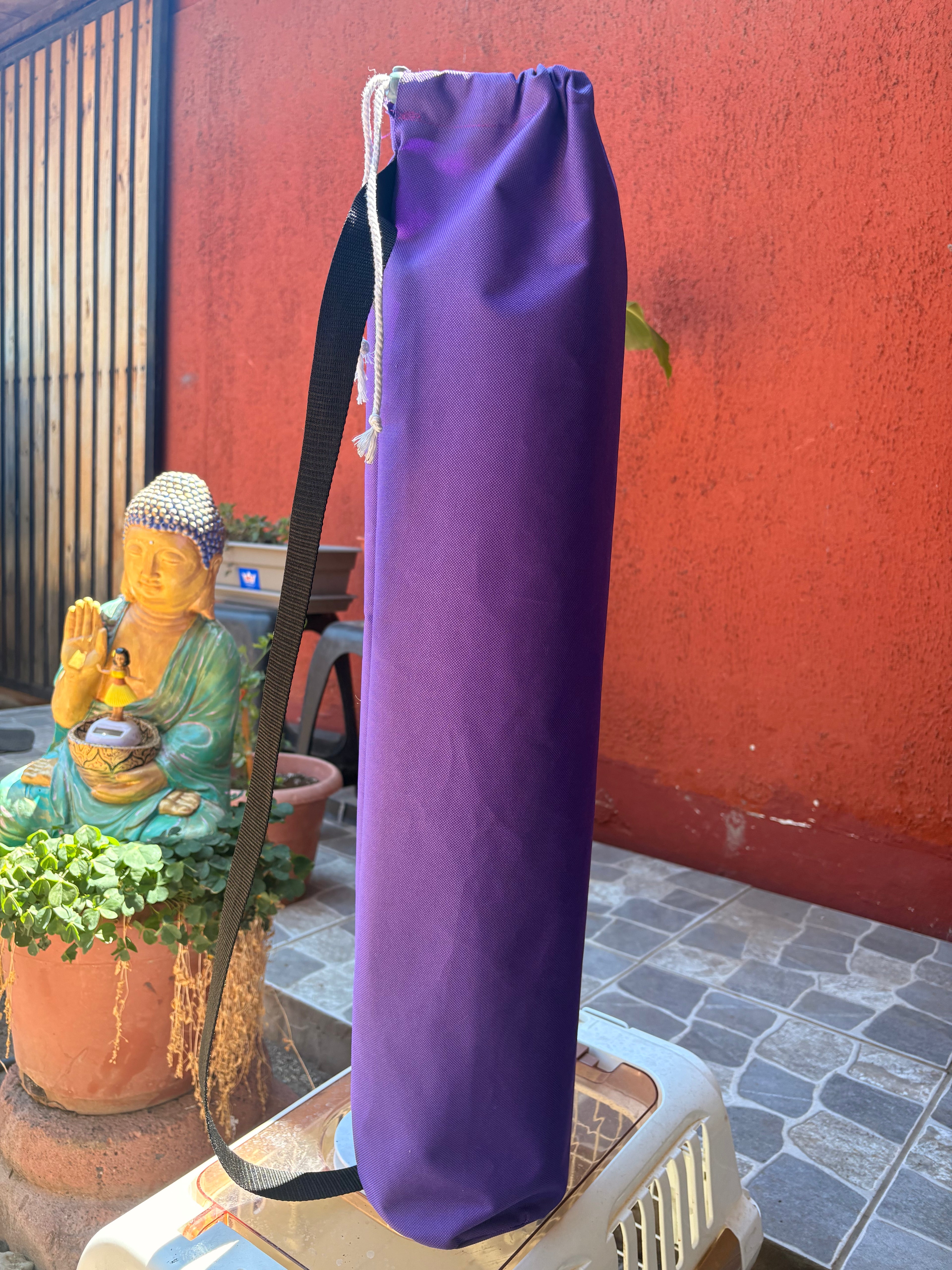 Bolso impermeable para yoga PortMat color púrpura - diseño artesanal resistente al agua hecho en Chile